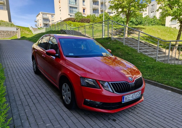 Skoda Octavia cena 36900 przebieg: 210000, rok produkcji 2018 z Barwice małe 37